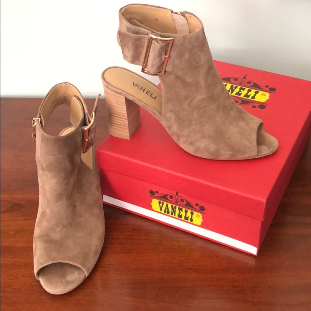 Vaneli Women’s Bisa in Truffle Suede